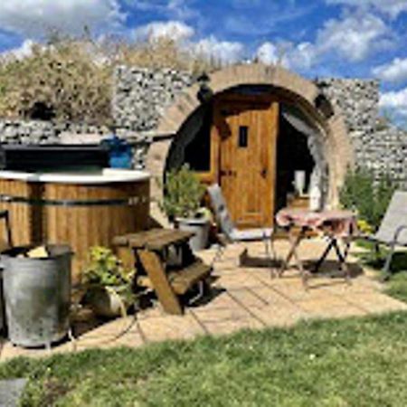 Romantic Escape Luxury Hobbit House With Hot Tub! Sheerness Exterior photo