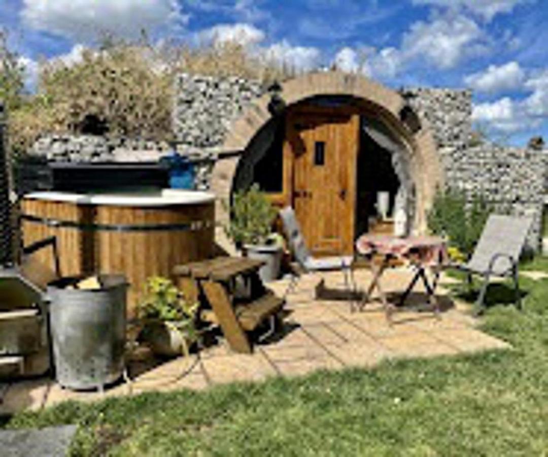 Romantic Escape Luxury Hobbit House With Hot Tub! Sheerness Exterior photo